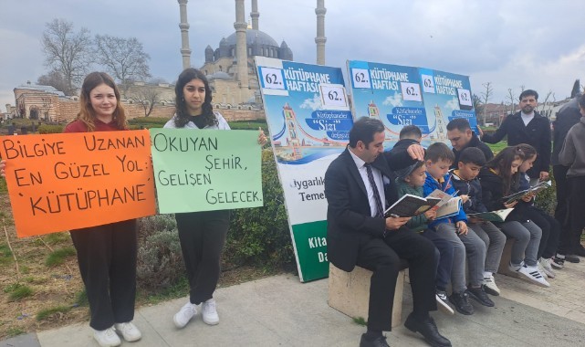 Öğrenciler Selimiye Meydanı’nda kitap okudu