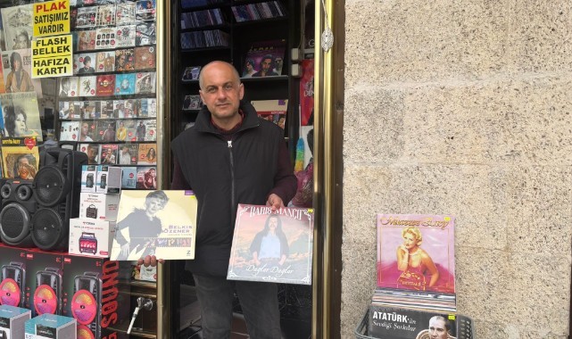 Plak raflarında yarım asırlık hikâye