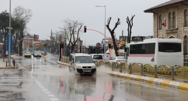 Sağanak etkili oluyor