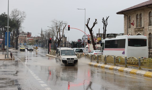 Sağanak etkili oluyor