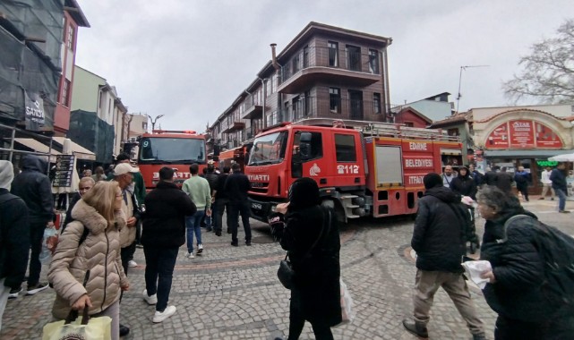 Saraçlar Caddesi’nde baca yangını paniğe neden oldu