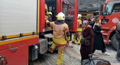 Saraçlar Caddesi’nde baca yangını paniğe neden oldu