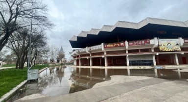 Sarayiçi’nde taşkın alarmı