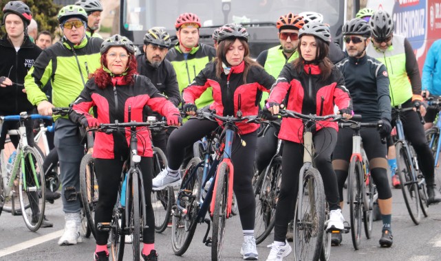 Şehitler için pedal çevirdiler