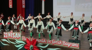 TED Edirne Koleji’nde Uluslararası halk dansları şenliği renkli görüntülere sahne oldu