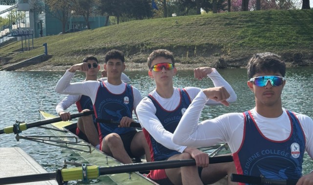 TED Edirne Kürek Kulübü sporcuları Zagreb’de Türk Bayrağını dalgalandırdı