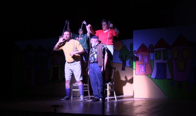 Tiyatro sahnesinde çevre bilinci mesajı