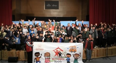 Tiyatro sahnesinde çevre bilinci mesajı