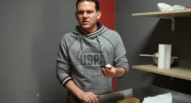 Türkiye'den topladığı trüf mantarlarını Avrupa'ya gönderiyor