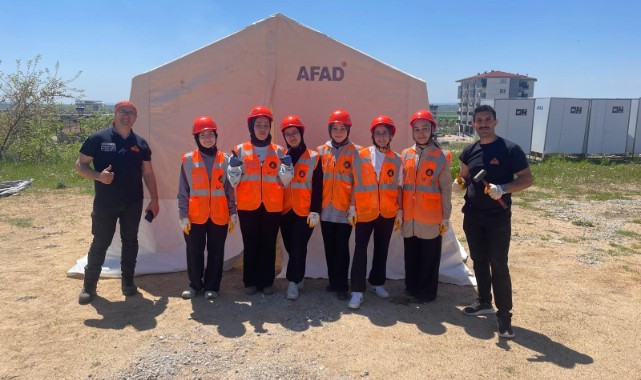 Üniversite öğrencilerine afet eğitimi verildi