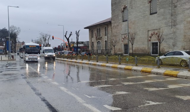 Yağmur geldi, kentte hayat yavaşladı