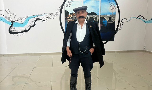 Yöresel kıyafetlerini giyen muhtarlar dikkat çekti