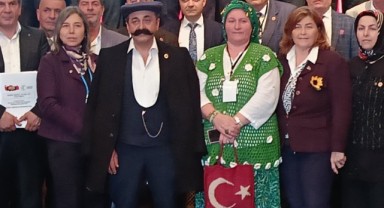 Yöresel kıyafetlerini giyen muhtarlar dikkat çekti