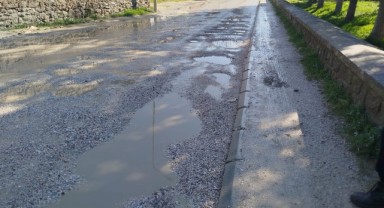 Yürürken Çukura Düştü, Belediyeden Şikâyetçi Oldu