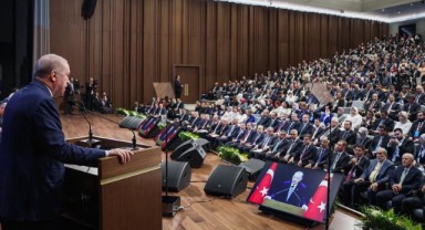 AK Parti İl Başkanı Belgin İba Cumhurbaşkanı Erdoğan başkanlığındaki toplantıya katıldı