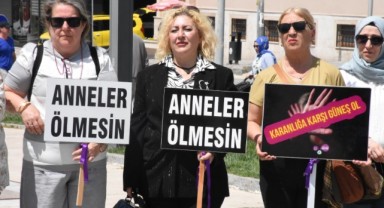 Anneler Günü Zübeyde Hanım anıtında törenle kutlandı