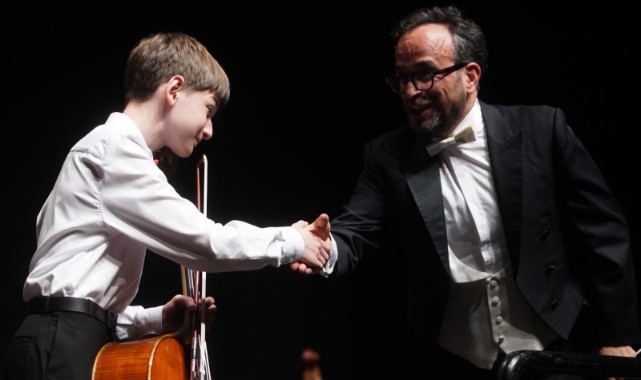 Aydın Deniz Tarlacı, Beylikdüzü klasik müzik festivali’nde solist olarak sahne aldı