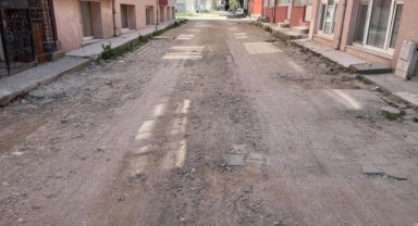 Bozulan yol günlerdir tamir bekliyor