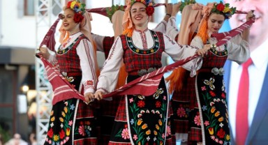 Bulgaristan dans toplulukları gösterilerini sahneledi