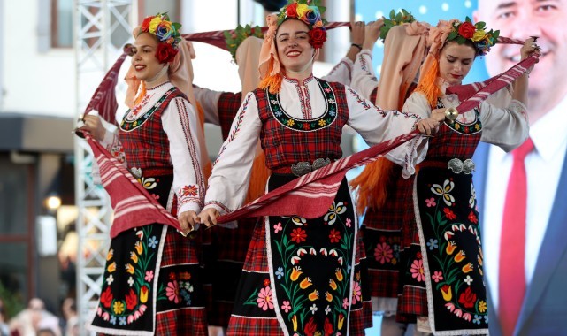 Bulgaristan dans toplulukları gösterilerini sahneledi