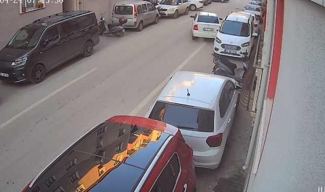 Çarpıp kaçtı kameralara yakalandı