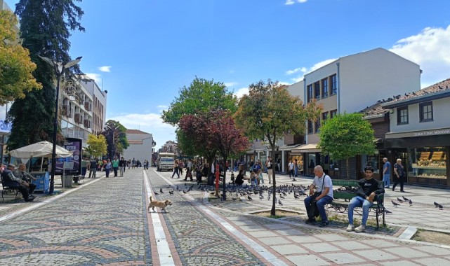 Edirne'de sıcaklık yükseliyor, sağanak geçişleri sürecek