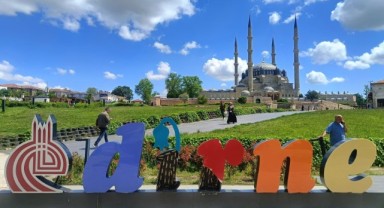 Edirne yazısının “İ” ve “R” harfleri kırıldı