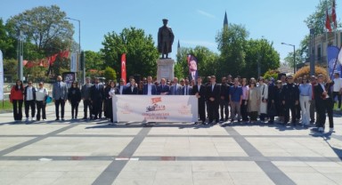 Gençlik Haftası çelenk sunma töreniyle başladı