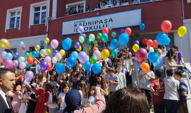 Kadripaşa’da ilkokul öğrencilerinin mezuniyeti törenle kutlandı