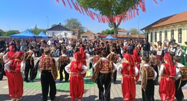 Kardeş okullar aynı sahada buluştu: TED Koleji’nden renkli gösteri