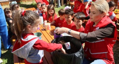 Minikler tohumları toprakla buluşturdu