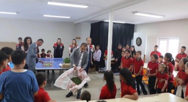 Öğrencilere ipek böcekçiliği anlatıldı