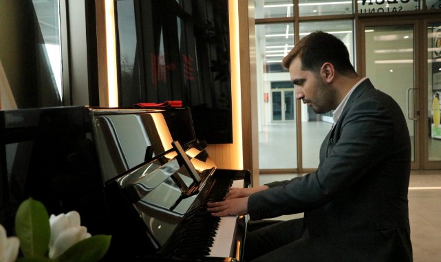 Otizmli genç piyano yeteneğini konservatuvara taşıdı