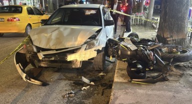 Otomobille çarpışan motosikletteki 2 kişi yaralandı