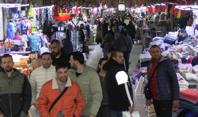 Tarihi caddeler ve çarşılar ziyaretçi akınına uğradı