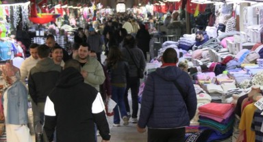 Tarihi caddeler ve çarşılar ziyaretçi akınına uğradı