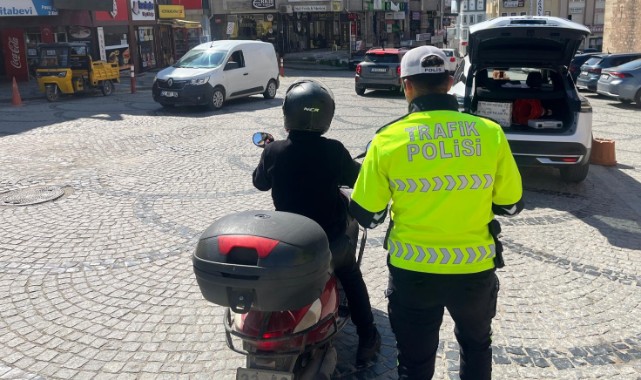 Trafik ekiplerinden sürücülere sıkı kontrol