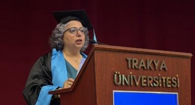 Emekli olduktan sonra üniversite hayalini gerçekleştiren kadın, okul birincisi oldu
