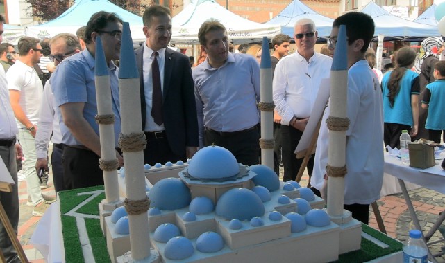 Genç mucitler bilim projelerini ilk kez festivalde sergiledi