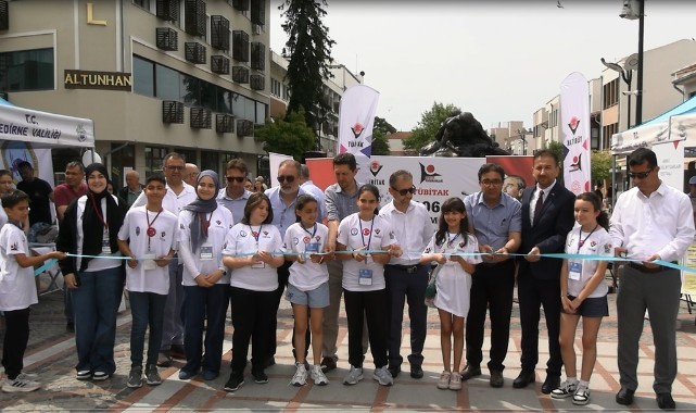 Genç mucitler bilim projelerini ilk kez festivalde sergiledi