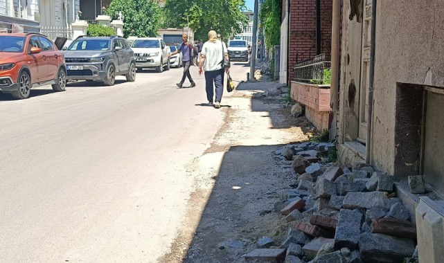 Kaleiçi’nde görüntü kirliliği ve yaya çilesi