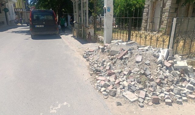 Kaleiçi’nde görüntü kirliliği ve yaya çilesi