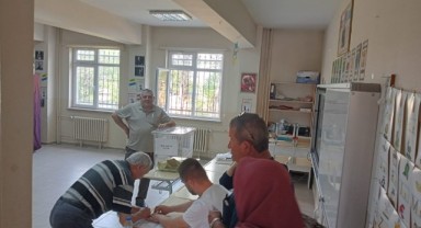 Mahalleli sandığa gitti, muhtarını belirledi