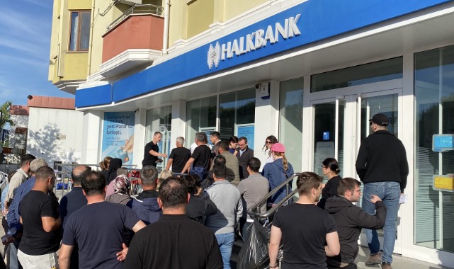TOKİ'nin satışa sunulan konutlar için vatandaşlar bankalara başvurdu