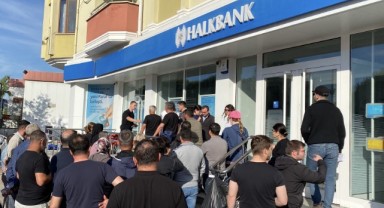 TOKİ'nin satışa sunulan konutlar için vatandaşlar bankalara başvurdu