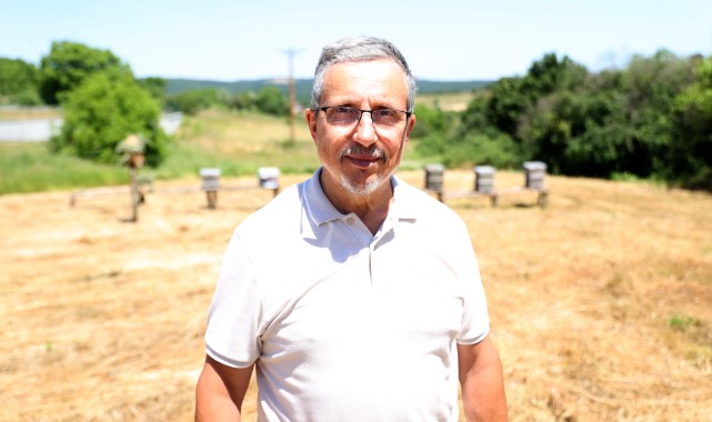 Baba yadigarı arı kovanlarına 49 yıl sonra döndüğü köyünde bakıyor