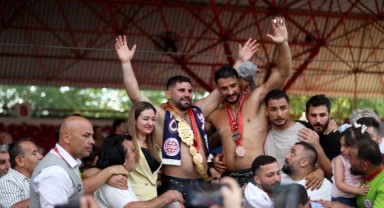 Başpehlivan Erkan Taş'ın hedefi altın kemer serisi