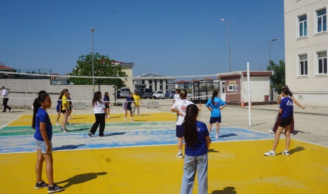 Binlerce Öğrenci Yazın Enerjisini Sporla Atıyor