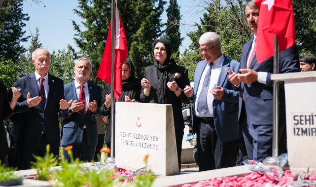 Eller 15 Temmuz Şehitleri için semaya açıldı