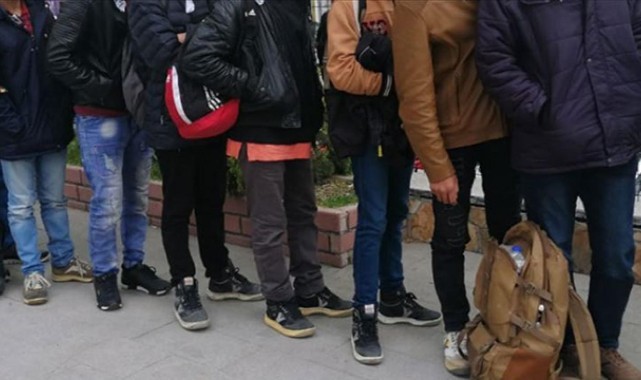İlk 6 ayda yaklaşık 900 göçmen yakalandı